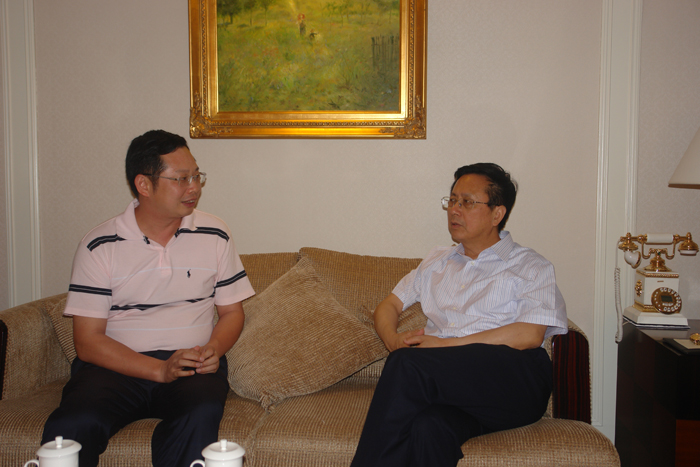 2009年7月1日，全國(guó)人大常委會(huì)副委員長(zhǎng)、民建中央主席陳昌智在廈門調(diào)研時(shí)，親切接見蘇慶燦
