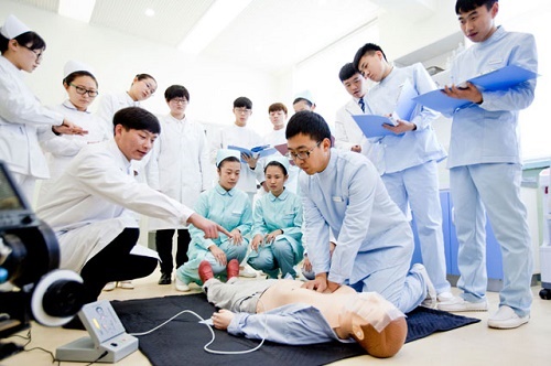 石家莊冀聯(lián)醫(yī)學(xué)中專(zhuān)學(xué)校周六日可以出入學(xué)校嗎？