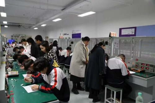 石家莊東華鐵路學(xué)校機電專業(yè)實訓(xùn)學(xué)出真技術(shù)嗎？